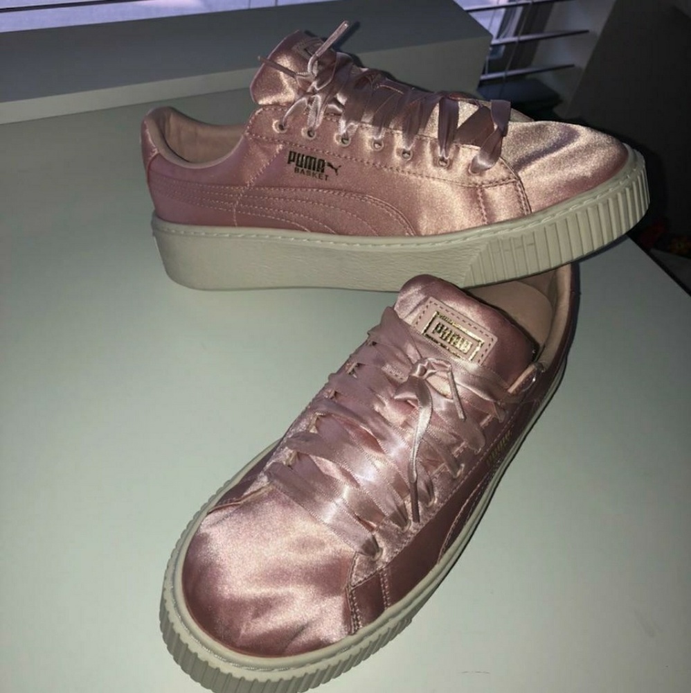 NWT PUMA Pink shoes